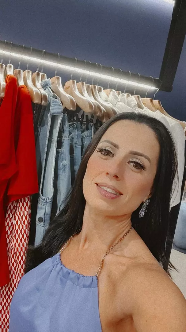 Tatiana Breia marca presença em coquetel de lançamento de moda no Barra Shopping